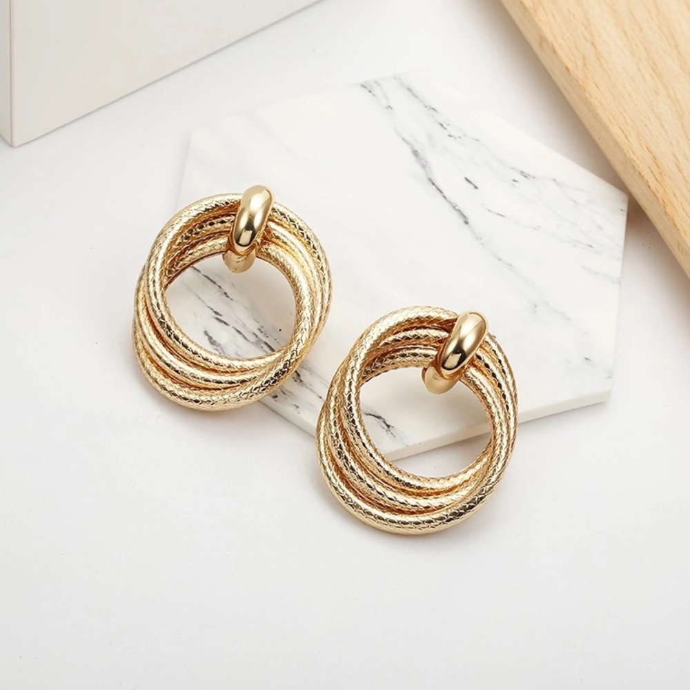 ✨ MAKE OFFER ✨ VINTAGE GOLD EARRINGS